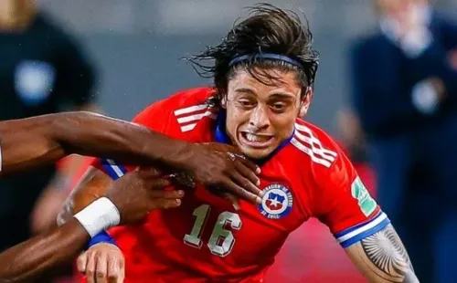 07 DE OCTUBRE DE 2021/LIMA, PERULuis Advincula (i) y Joaquin Montecinos (d), durante el partido valido por las Clasificatorias al Mundial de Qatar 2022, entre las selecciones de Perú y Chile, disputado en el Estadio Nacional de Perú.FOTO: FERNANDO SANGAMA/POOL FPF/AGENCIAUNO