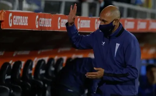 Los hinchas Cruzados enloquecen con su director técnico y aman al “Pelado Termo” en las redes sociales y en el estadio San Carlos de Apoquindo. (Foto: Agencia UNO)