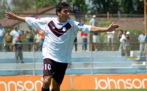 Esteban Paredes puede volver a Santiago Morning, el club que lo vio nacer en el fútbol profesional. Foto: Archivo