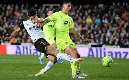 Enzo Roco estuvo todo el partido ante el Valencia, pero no logró que el Elche se llevara el triunfo. Foto: Getty Images