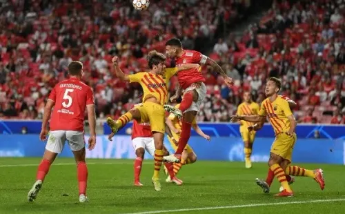 Nicolás Otamendi fue parte de la victoria de Benfica sobre Barcelona por 3-0 en la Champions League. (Foto: Getty)