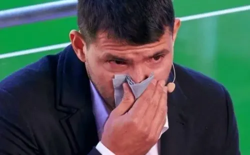 Sergio Agüero anunció, entre lágrimas, su retiro del fútbol tras los problemas cardiacos que presentó hace un mes. Foto: YouTube