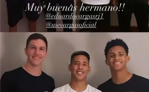 Los compañeros del Atlético Mineiro luciendo la ropa de Eduardo Vargas