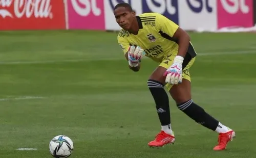 Omar Carabalí confirmó que votará por Gabriel Boric en las elecciones de este domingo. Es uno de los pocos futbolistas que ha manifestado su opción de forma pública. Foto: Agencia Uno