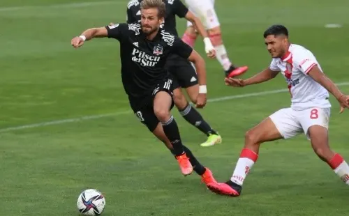 Christian Santos no aportó en sus primeros tres meses en Colo Colo. Su agente culpó al covid-19. Foto: Agencia Uno