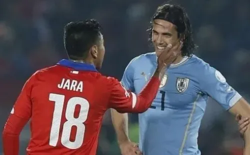 Jarita y Cavani, dos viejos conocidos de los choques entre la selección chilena y Uruguay.