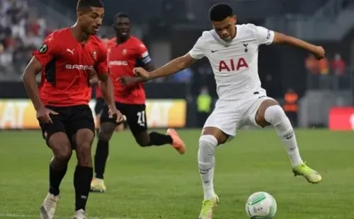 Tottenham expulsado de la Conference League por brote de coronavirus.