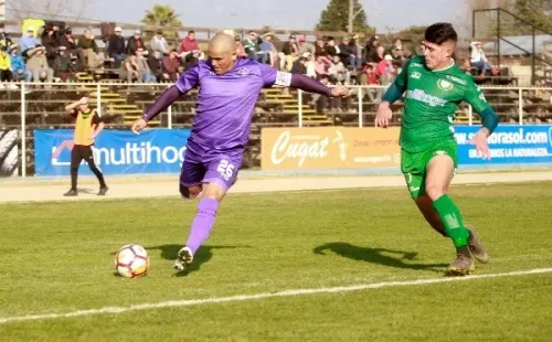 Humberto Suazo explotó como profesional en el 2002 con la camiseta de San Antonio Unido. Tras ello, regresó en el 2017 y se retiró, pero volvería un año más tarde para seguir estirando su leyenda. Foto: Agencia Uno