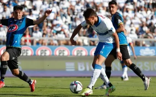 Diego Valencia se destapó en el Campeonato Nacional 2021 y mostró sus tremendas condiciones ante el arco rival para colaborar para el histórico tetracampeonato de la UC. (Foto: Agencia UNO)