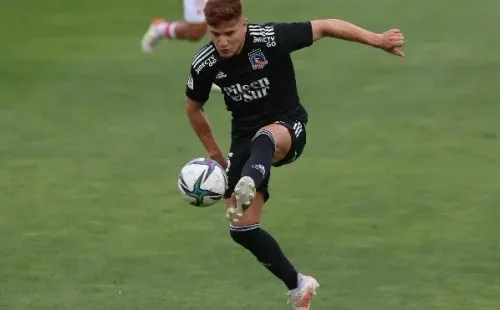 Leonardo Gil sigue en Colo Colo hasta el 2024 y está listo para pelearlo todo. Foto: Agencia Uno