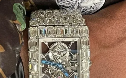 El increíble reloj que se compró Mayweather y que presume en sus redes. Foto: Instagram.