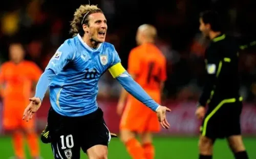 Diego Forlán fue sondeado en dos épocas por Colo Colo (Getty Images)