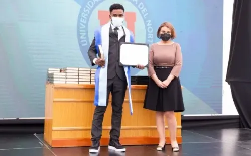 Sankara Beausejour se metió en la historia de su universidad y registró un nuevo logro para la familia del destacado defensor chileno. (Foto: UCN)