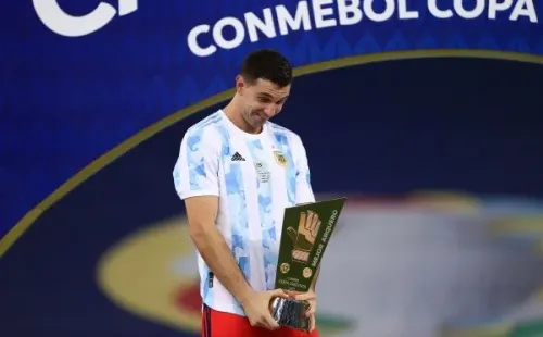 Dibu Martínez además fue elegido el mejor arquero de la Copa América. Foto: Getty