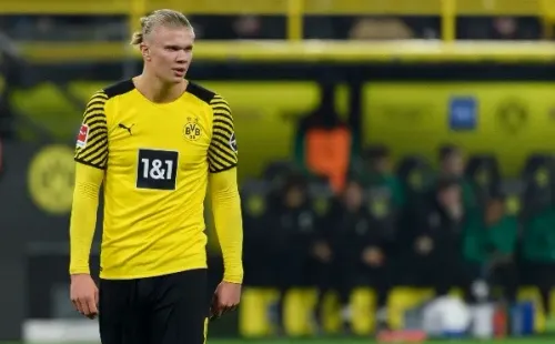Erling Haaland está en la mira de varios grandes del fútbol europeo y eso no tiene nada contento al Borussia Dortmund. (Foto: Getty)