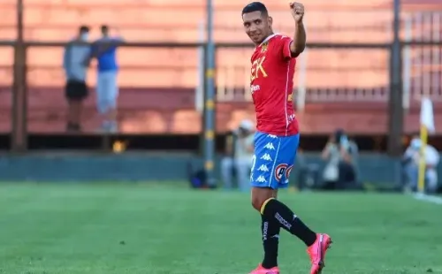 Cristian Palacios ha despertado el interés de varios clubes con su gran desempeño en Unión Española. (Foto: Agencia UNO)