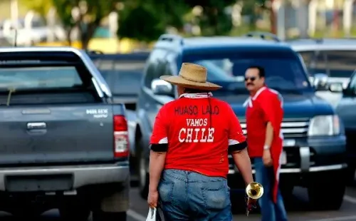 El Huaso Lalo fue un personaje destacado en las transmisiones de los partidos de la selección chilena por largos años, donde siempre se le vio siguiendo a La Roja por todo el mundo. (Foto: Agencia UNO)