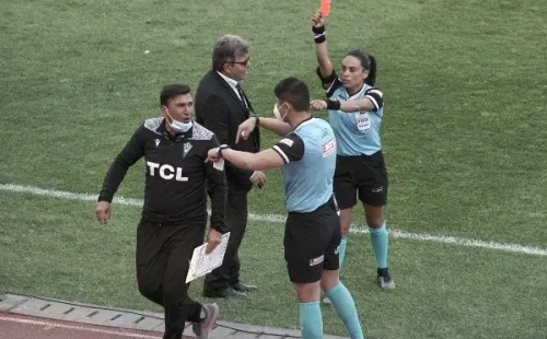 María Belén Carvajal se estrenó en la Primera División Masculina en el duelo entre Deportes La Serena y Santiago Wanderers. Foto: Agencia Uno