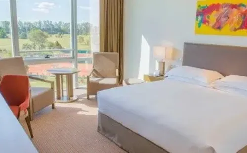 Desde sus modernas habitaciones los jugadores del Cacique pasarán los días de pretemporada resguardándose para no tener contagios de COVID-19. (Foto: Hotel Hilton)