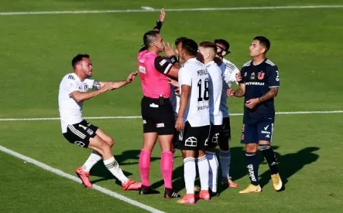 Colo Colo y la U jugarían el 13 de enero en Argentina. Foto: Agencia Uno.
