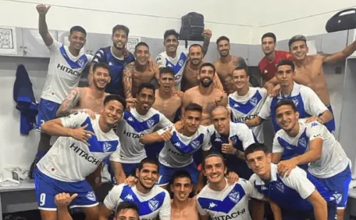 Emiliano Amor y Juan Martín Lucero ya compartieron camarín en Vélez. En la imagen se ve a ambos en la zona superior a pura risa. Foto: Instagram