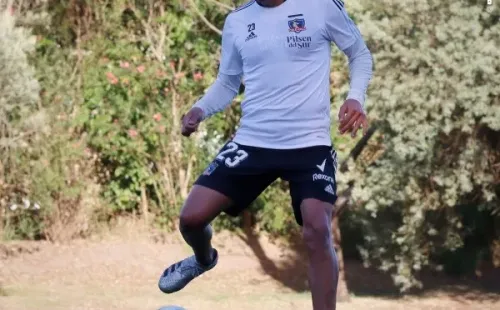 Esteban Pavez jugará con la camiseta 23 en su regreso a Colo Colo. Sus razones tienen que ver con un ex compañero en el Cacique. Foto: Colo Colo