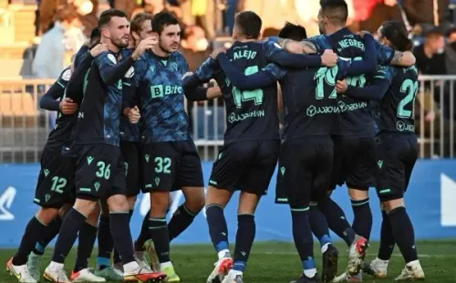 Cádiz y Alarcón festejan el triunfo en la Copa del Rey.