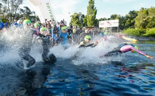 Tragedia en el Ironman 2022: triatleta falleció de un infarto durante la prueba de nado. (Agencia UNO)