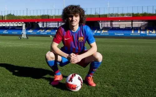 Fabio Blanco fue anunciado como fichaje del Barcelona y llamó la atención de varios por su parecido con Maradona. (Foto: Barcelona)