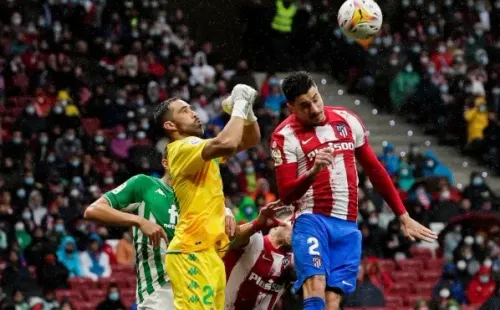 Claudio Bravo deja atrás la cuarentena y regresa a las prácticas con el Betis. Foto: Getty Images