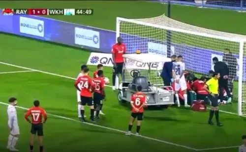 La atención médica acudió de manera oportuna para salvar la vida del futbolista.