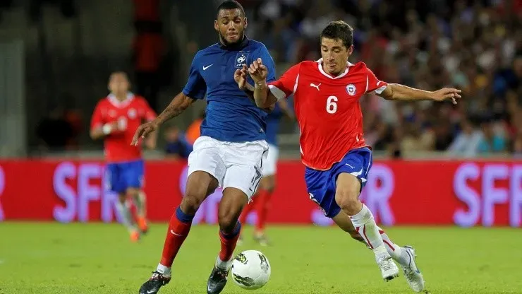 Carlos Carmona jugó contra grandes potencias mundiales, como la selección de Francia en Montpellier en 2011. Jugó 50 partidos y convirtió una vez por la Roja