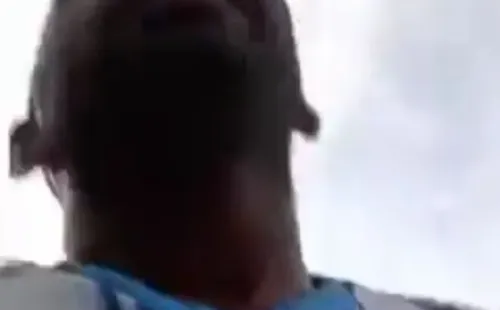 Uno de los jugadores apuntando su cara con la cámara