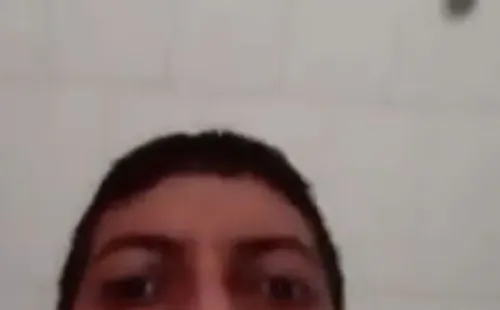 Mientras intentaba borrar el jugador mostró su cara en la transmisión en vivo