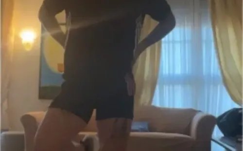 Medel entrena en casa y lo mostró en su Instagram.