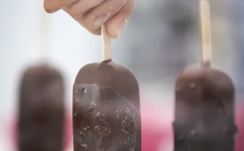 Helado bañado en chocolate | Foto: Getty Images