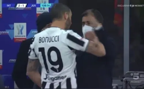 A Leonardo Bonucci no le gustó para nada no poder entrar a patear los penales en la final de la Supercopa de Italia y se descargó con el secretario del Inter. (Foto: Captura)