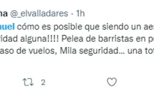 Varios usuarios a través de redes sociales avisaron que hinchas de Colo Colo y Universidad de Chile se enfrentaron en el Aeropuerto de Santiago. (Foto: Captura Twitter)