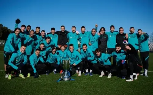 Inter de Milán se tomó la fotografía grupal con la Supercopa de Italia. (Foto: Inter)