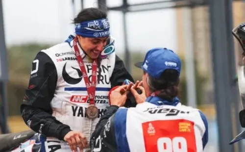 Vega y García llegaron al Dakar como novios y se van de Arabia Saudita comprometidos.