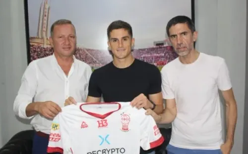 Guillermo Soto presentado en el Globo. Foto: Huracán