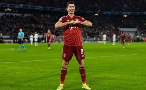 Lewy llegó a 300 goles en la Bundesliga.