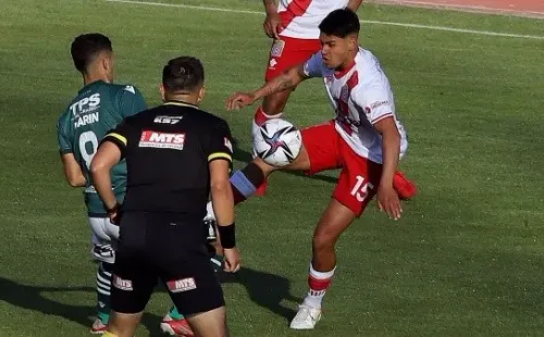 Yerko Leiva seguirá una temporada más en los Torteros | Foto: Agencia Uno.