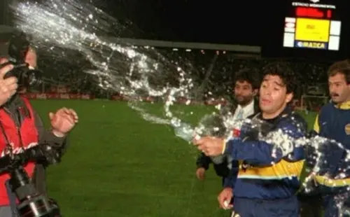 Maradona saliendo del Monumental.