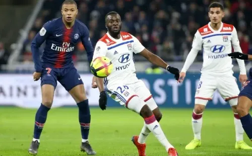 Kylian Mbappé y Tanguy Ndombelé se han enfrentado también en cancha por la siempre compleja Ligue 1 de Francia. (Foto: Getty)
