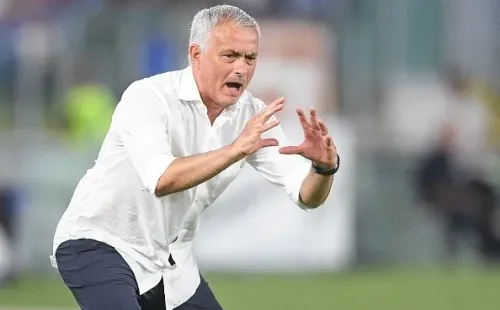 Mou no quiso volver a la Premier y prefirió quedarse en el Calcio junto a la Roma.