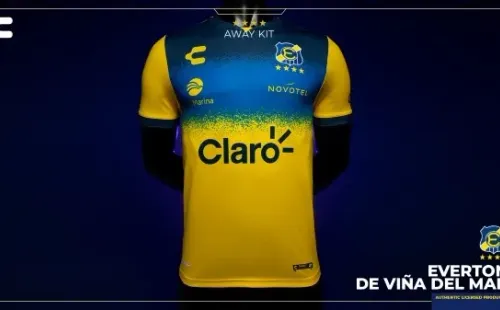 La nueva camiseta alternativa de Everton 2022.