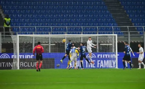 Cabezazo y gol de Alexis Sánchez para Inter ante Empoli en la Copa Italia.