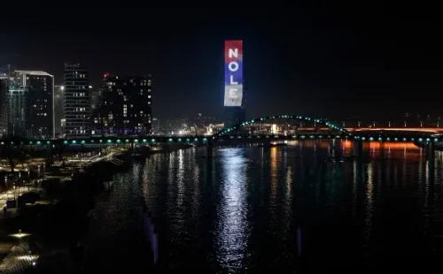 A pesar de la gran controversia que ha generado Novak Djokovic por su postura ante el coronavirus, en su natal Serbia lo reciben como un héroe tras su polémica en Australia. (Foto: Getty)