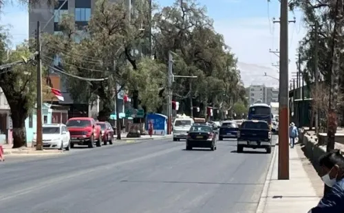 Las avenidas principales fueron decoradas con banderas chilenas
